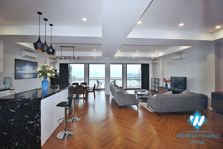 Renovated and lake view 3 beds apartment for rent in Xuan Dieu st, Tay Ho